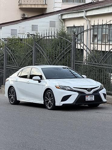 Toyota Camry: 2019 г., 2.5 л, Автомат, Бензин, Седан — 3