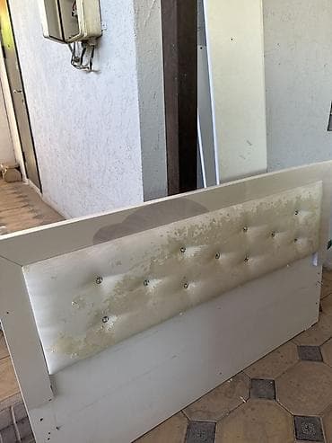 Мебель: Каркас и панели для двуспальной кровати с мягким изголовьем. Состав — 1