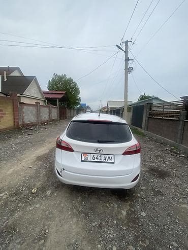i 20: Hyundai i30: 2016 г., Хэтчбэк — 5