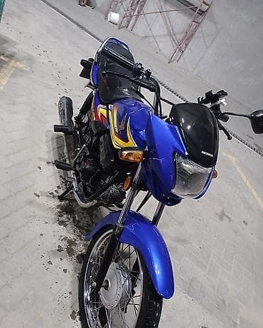 Мотоциклы: Honda Pridor — легкий городской мотоцикл синего цвета. Основные — 4