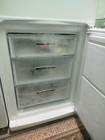 mini refrigerator: Холодильник Indesit, Двухкамерный — 5