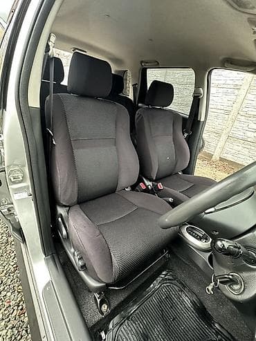 mazda 2000: Toyota Ist: 2003 г., 1.3 л, Автомат, Бензин, Хэтчбэк — 9