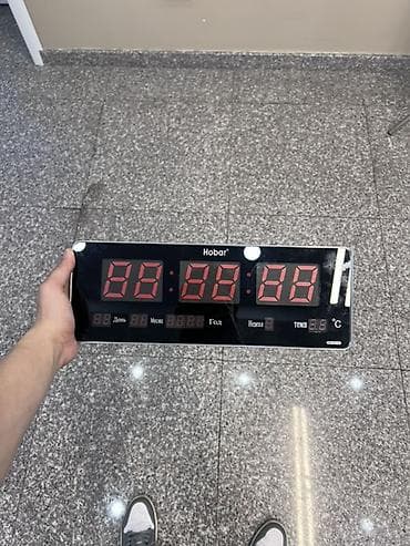 электронные настольные часы: Настенные светодиодные часы‑календарь Hobar - Крупный LED‑дисплей с — 1