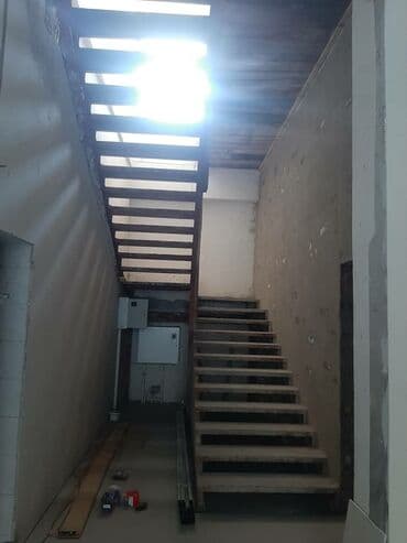 кухонный шкаф настенный: Обшивка лестниц Материал: Гранит, Бесплатная консультация — 2