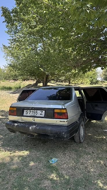 мерседес т 1: Volkswagen Jetta: 1989 г., Кол менен иштөөчү, Бензин, Седан — 3