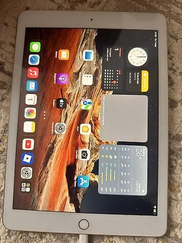 Планшеты: Планшет, Apple, память 128 ГБ, 9" - 10", Wi-Fi, Б/у, Классический цвет - Серебристый — 1