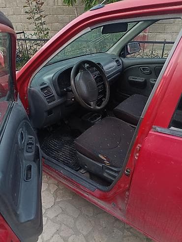 Suzuki Alto: 2002 г., 1.1 л, Механика, Бензин, Хэтчбэк