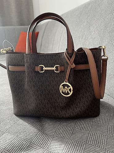 Классические сумки: Женская сумка-тоут Michael Kors (логомонограмма MK) - Модель — 4