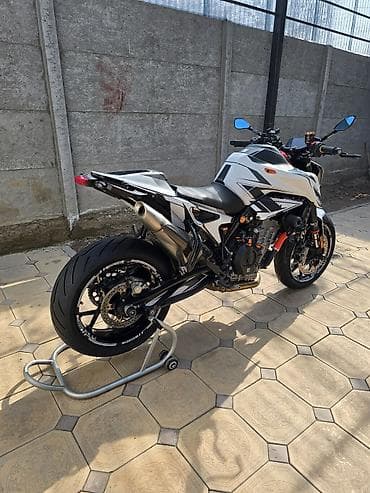 3 sfe: Нейкед, KTM DUKE 890 R, 2021 год, пробег 17000 км, резина новая перед — 1