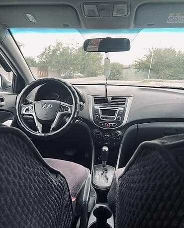 spark 2012: Hyundai Solaris: 2015 г., 1.4 л, Автомат, Бензин, Седан — 4