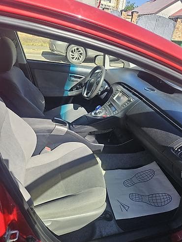 Продажа авто: Toyota Prius: 2015 г., 1.8 л, Автомат, Гибрид, Седан — 4