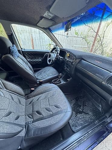 1000 к: Volkswagen Golf: 1994 г., 1.8 л, Ручные, Бензин, Хэтчбэк — 4