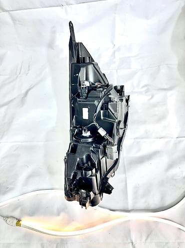 левый пуль: Передняя левая фара Subaru Оригинал — 2