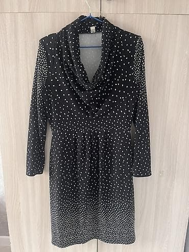 женская платия: Платье женское черное в белый горох с градиентным принтом. - Фасон — 1