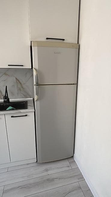 Техника и электроника: Холодильник Beko, Б/у, Двухкамерный — 1