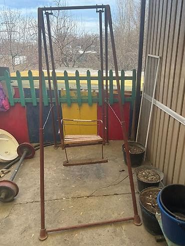 детские качелки: Срочно продаю Детскую подвесную качелю на металлической раме.6500 - — 3