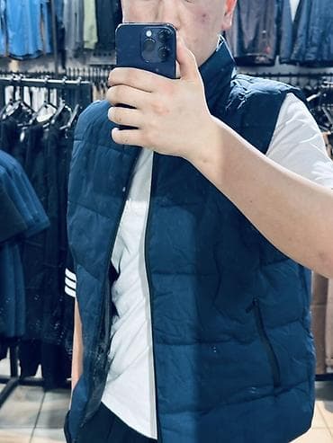 Мужской утеплённый жилет - Цвет: тёмно-синий - Прямой крой at lalafo.kg Мужской утеплённый жилет - Цвет: тёмно-синий - Прямой крой