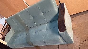 диваны продаю: Прямые диваны с высокой спинкой и широкими подлокотниками - — 4