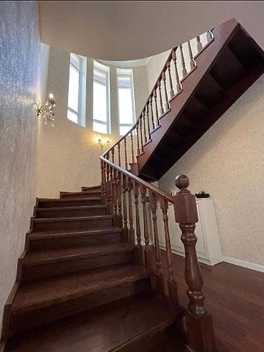 участок кирпичный: 300 м², 6 комнат — 4