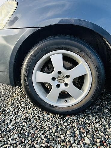 id 4: Toyota Avensis Verso: 2003 г., 2 л, Ручные, Бензин, Минивэн — 7