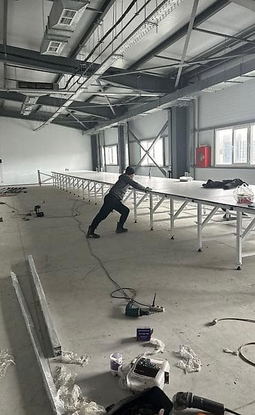 Для кафе, ресторанов: Швейное оборудование 
Столы 
Стеллажи — 3