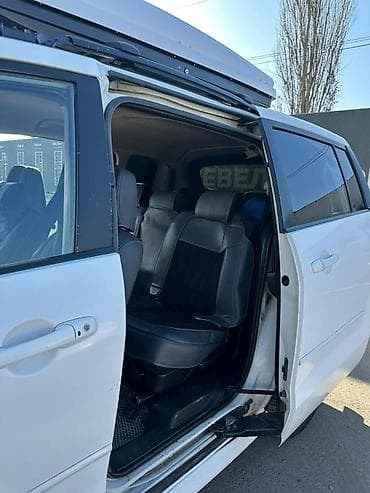 авто сатылат: Mazda 5: 2005 г., 2 л, Кол менен иштөөчү, Газ, Вэн/Минивэн — 5