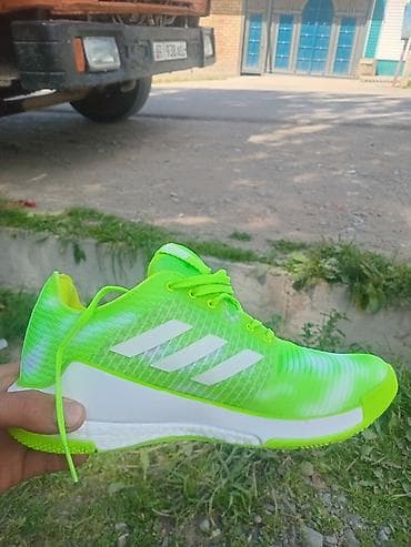 бу обув: Эркектердин кроссовкасы, 41.5, Adidas, Жаңы, түсү - Жашыл, Өзү алып кетүү — 2
