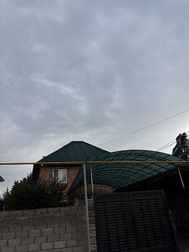 Продаётся кирпичный двухэтажный частный дом . Основные особенности