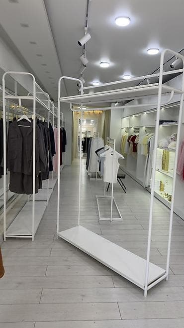 циклорама купить: Металлические торговые стойки-рейлы для одежды - Материал: прочная — 1
