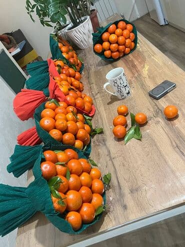 Мандариновый букет — яркий съедобный подарок. Описание: - Состав