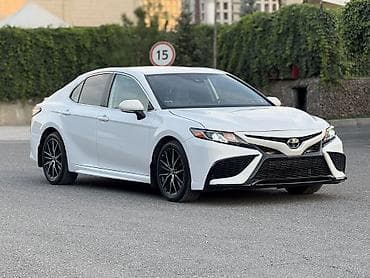 Toyota Camry: 2022 г., 2.5 л, Автомат, Гибрид, Седан