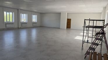 продаю офис 107 м² с ремонтом с мебелью административное здание 1 этаж: Сдаю Офис, 200 м², С отдельным сан узлом — 2