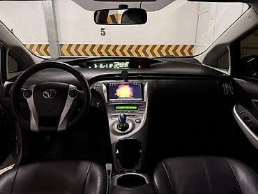 byd e2 2023: Toyota Prius: 2013 г., 1.8 л, Вариатор, Гибрид, Хэтчбэк — 5
