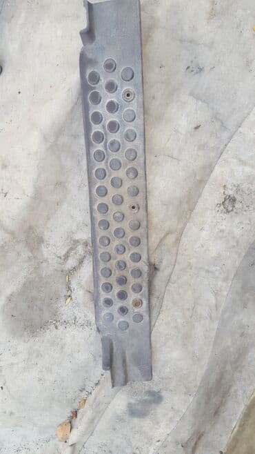 строительства домов из 3d панелей: Mercedes 814 планка в кабине под ногами декоративная — 1