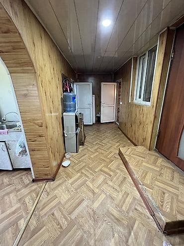 квартира 2 к: Продаётся пол дома частично с мебелью Колличество комнат: 3 Площадь — 6