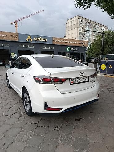34: Hyundai Elantra: 2019 г., Автомат, Седан — 2
