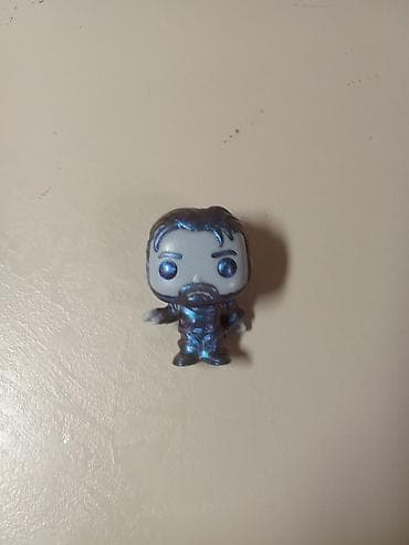Коллекционная мини-фигурка в стиле chibi (формат Funko/мини-винил). -