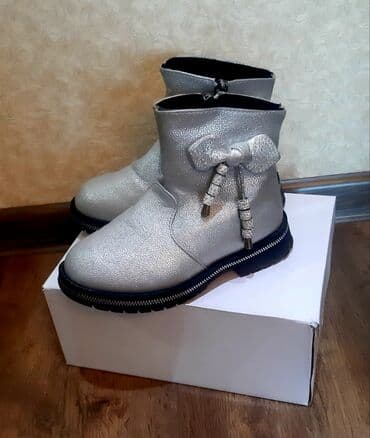 сапоги зимние женские натуральная кожа натуральный мех распродажа: Продаю детские зимние сапожки: Первые - размер 26, цена 200 сом В — 5