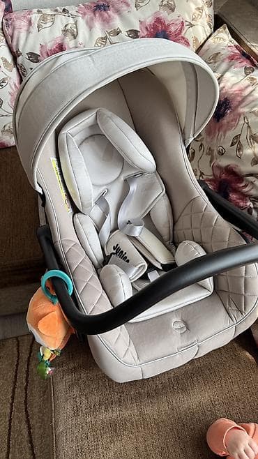 кресло maxi cosi cabriofix: Автокресло, цвет - Бежевый, Б/у — 5