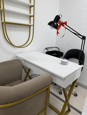 Недвижимость: Сдаётся в аренду маникюрное место. Что включено: - Маникюрный стол - — 2