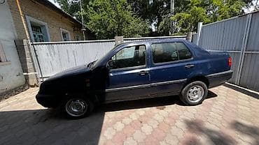 Volkswagen Vento: 1993 г., Механика, Бензин, Седан — 3