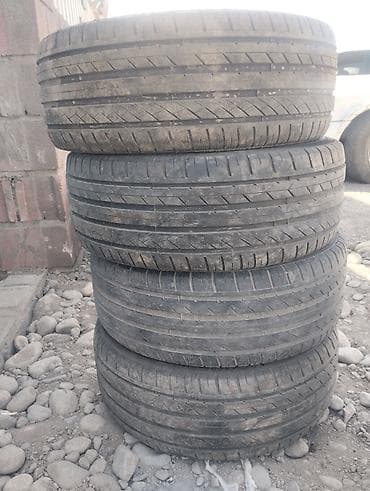 Комплект летних шин для легкового автомобиля. - Размер: 215/45 R17