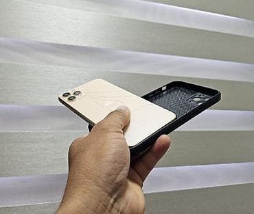 iphone 3: IPhone 11 Pro Max, Б/у, 256 ГБ, Золотой, Чехол, 65 % — 2