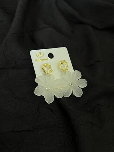 Набор женских серёг — модная бижутерия разных стилей. В комплекте: -