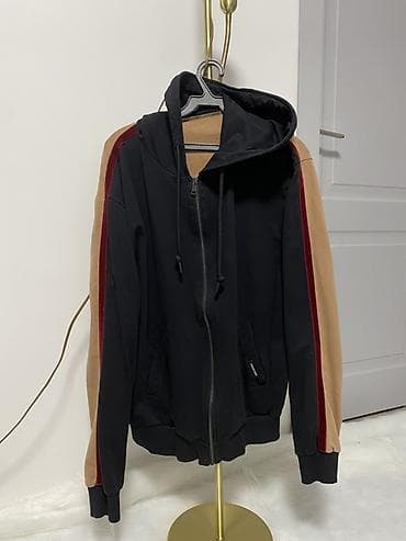 Толстовка на молнии с капюшоном. - Цвет: основная часть — чёрная;