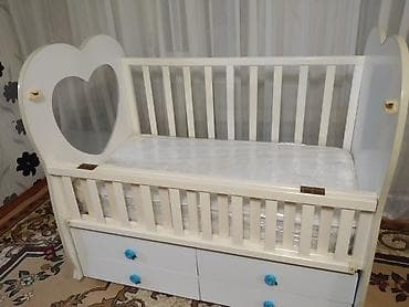 кровать манеж с матрасом: Детская кроватка, в очень хорошем состоянии, верхний корпус качается — 2