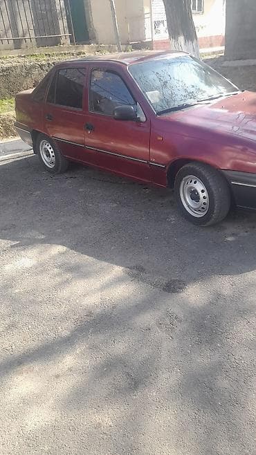 лак авто: Седан компакт-класса, 4 двери, окраска бордовый металлик. Кузов с — 1