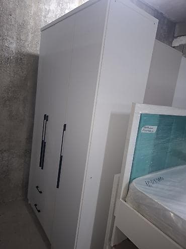 third edition solutions: В прдоже трехстворчетый шкаф с разными расцветками размером — 10