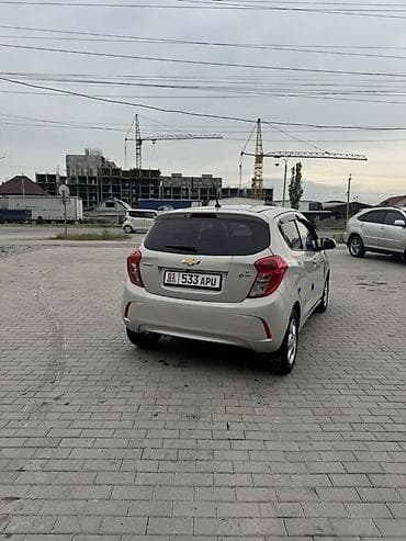 спарк 1: Chevrolet Spark: 2017 г., 1 л, Автомат, Бензин, Хэтчбэк — 3
