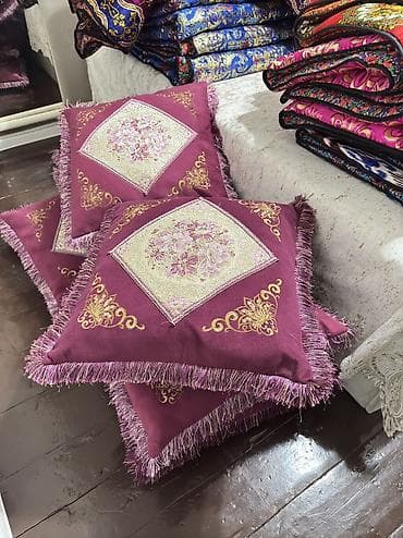 Продаются подушки в отличном состоянии 
Цена за пару 500с
Есть 10шт